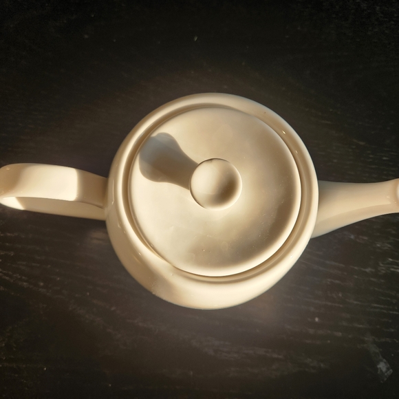 Neveah White by Fitz and Floyd Fine Bone China Teapot White - Picture 2 of 5